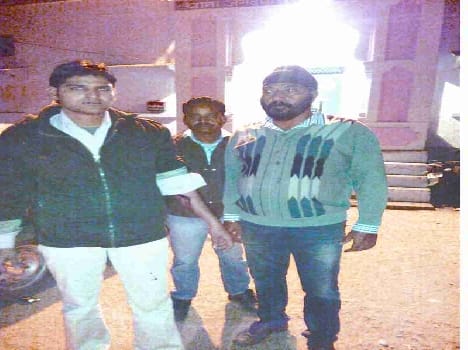 eight lakh looted in front of bodla police chauki
